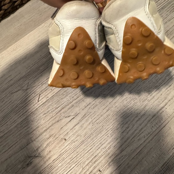 New Balance Shoes - Picture 4 of 7